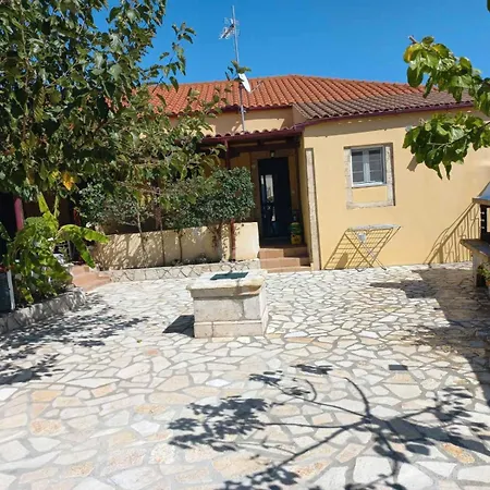 Traditional House Casa vacanze Dhematora