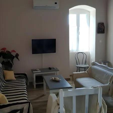 Ferienhaus Traditional House Dhematora